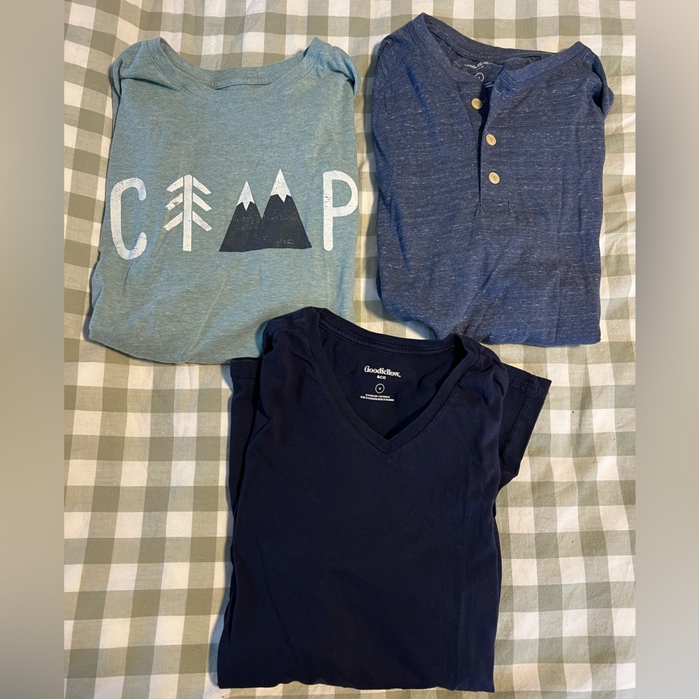 Men’s bundle of 3 short sleeve shirts
